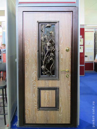 Дверь со стеклопакетом для загородного дома от компании "Stardis"